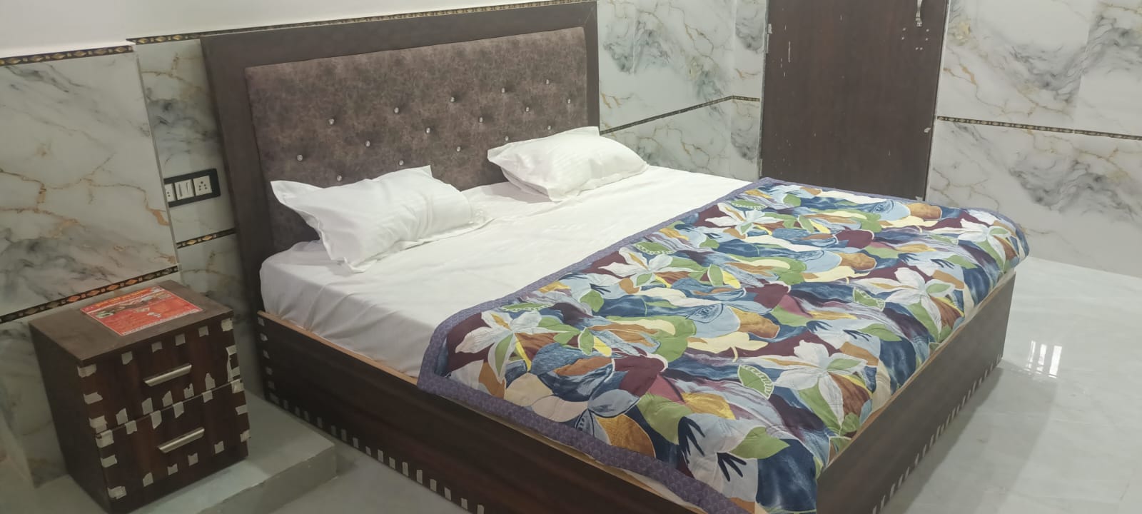 Shri Radha Krishna Brij Dham Vrindavan
